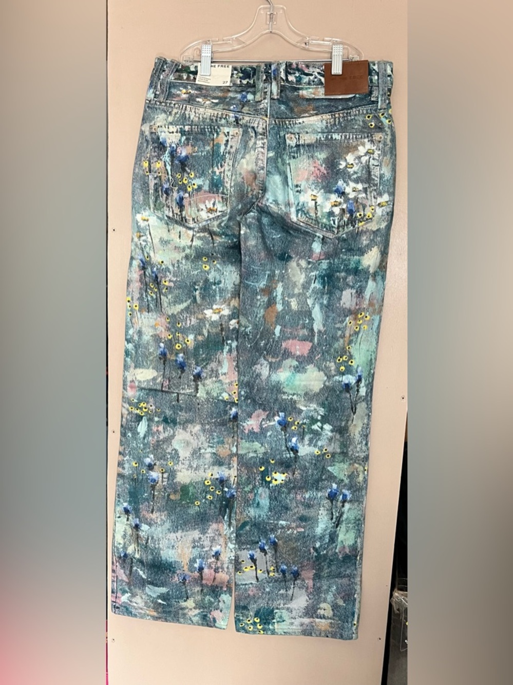 We The Free Tennessee Low-Rise
Illusions Jeans in Floral Canvas Size 27 NWT - Picture 5 of 11